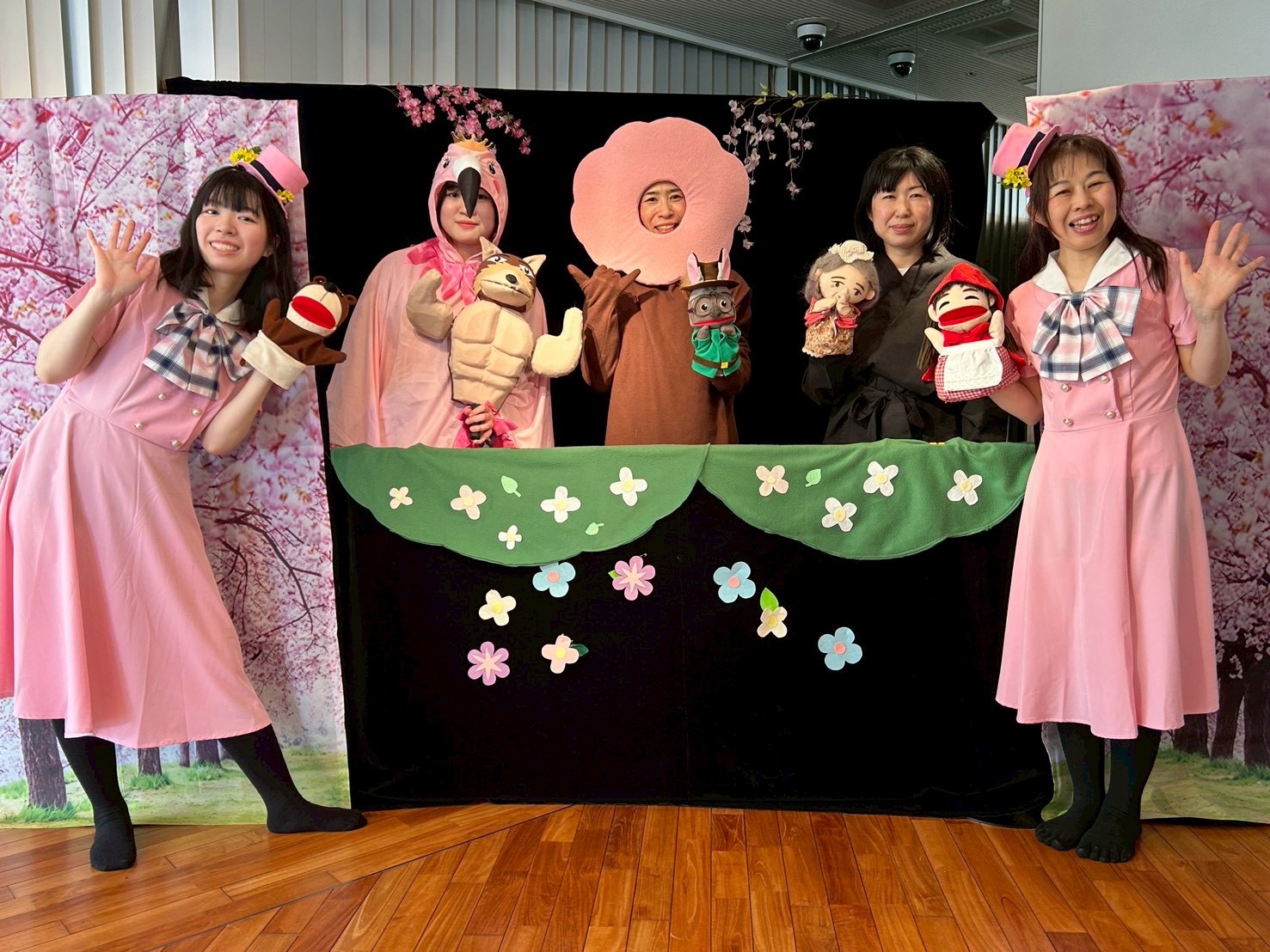 春を祝う『赤ずきんちゃん』人形劇の魅力